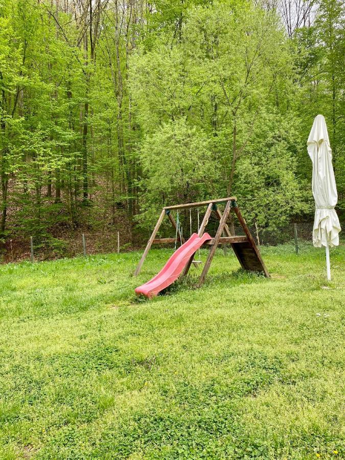 House In The Woods Bed & Breakfast Resita Eksteriør bilde
